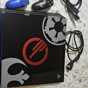 PS4 Pro 스타워즈 한정판 (1TB) + 듀얼쇼크 2개 + 명작 게임 3개 혜자 구성