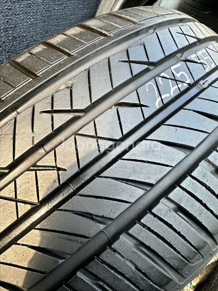 225 55 18한국중고타이어2개2255518--1
