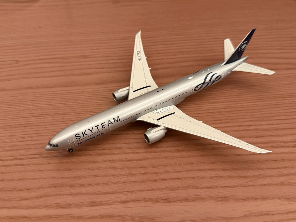 [1:400] 대한항공 B777-300ER 스카이팀 특별도장(HL7783)--1