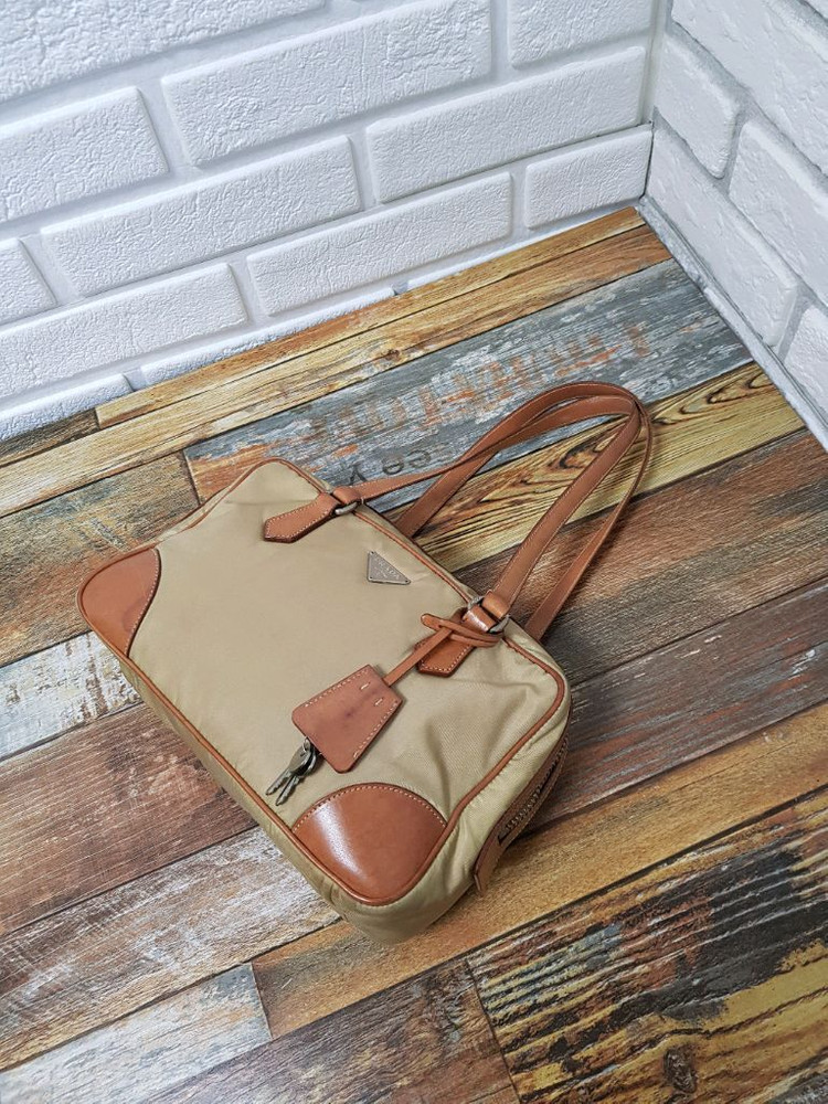 [정품] 프라다 나일론 숄더백 베이지 브라운--1