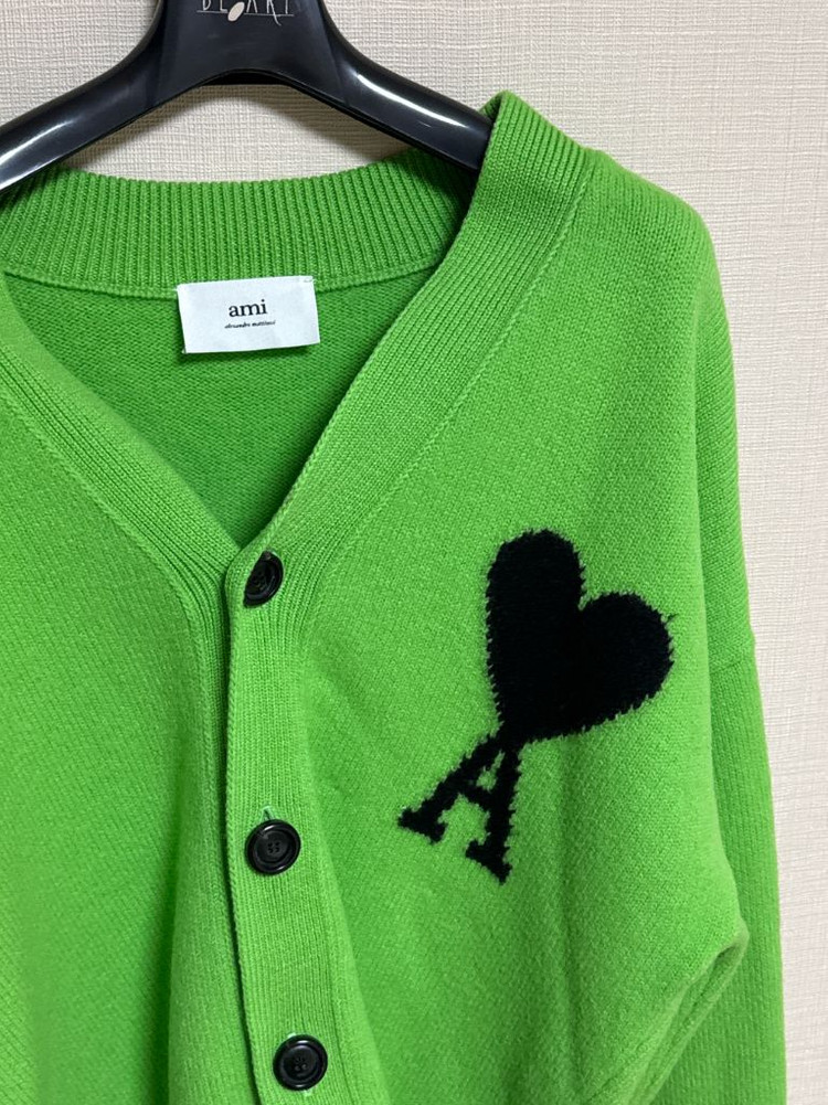 아미 빅하트 로고 가디건 이미지