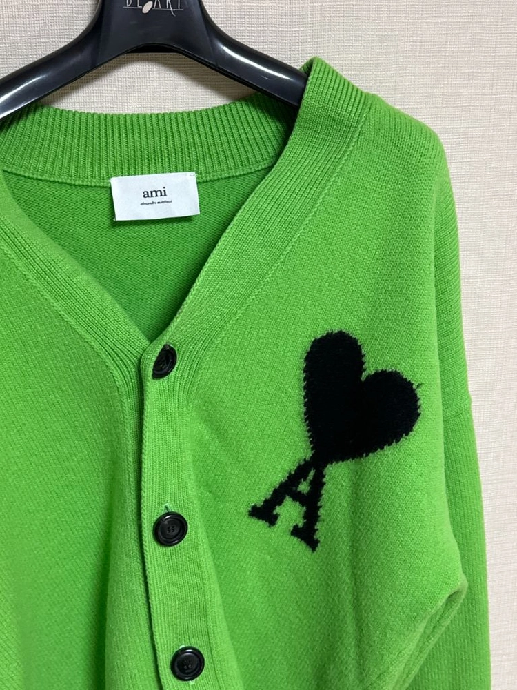 아미 빅하트 로고 가디건 이미지