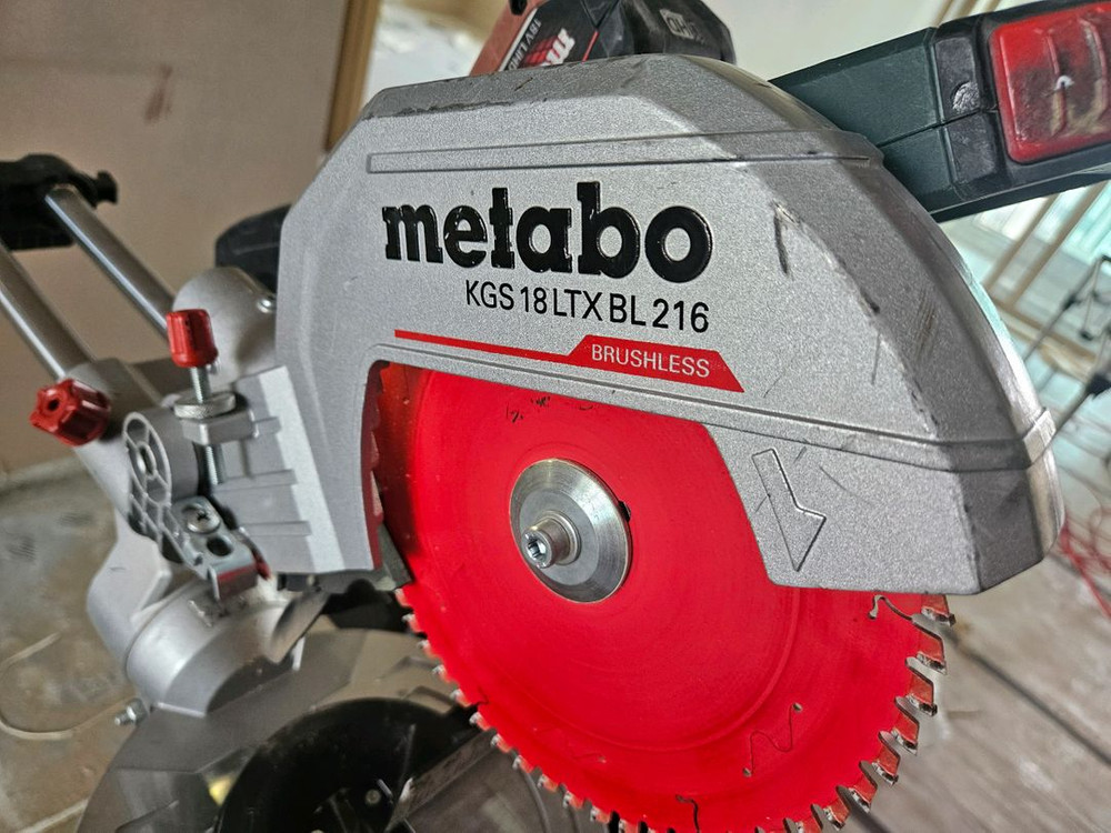 메타보 8인치 무선 슬라이딩 각도절단기 이미지