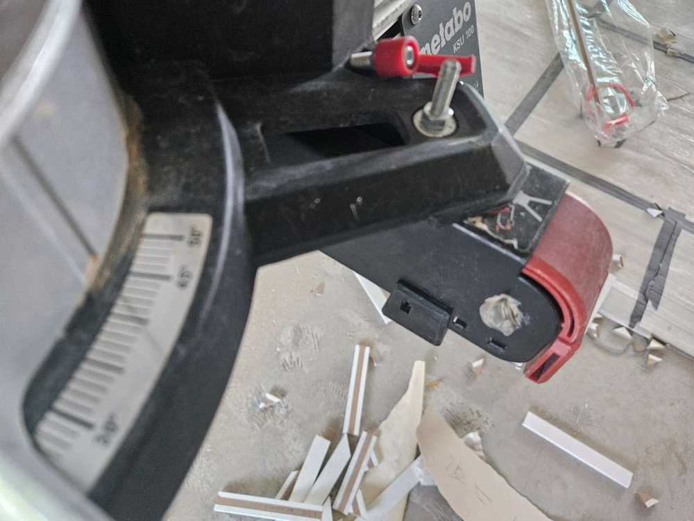 메타보 8인치 무선 슬라이딩 각도절단기 이미지