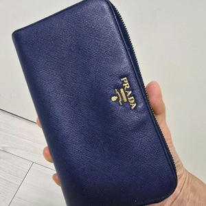 프라다 장지갑 지퍼돌이 다크블루 정품 운포