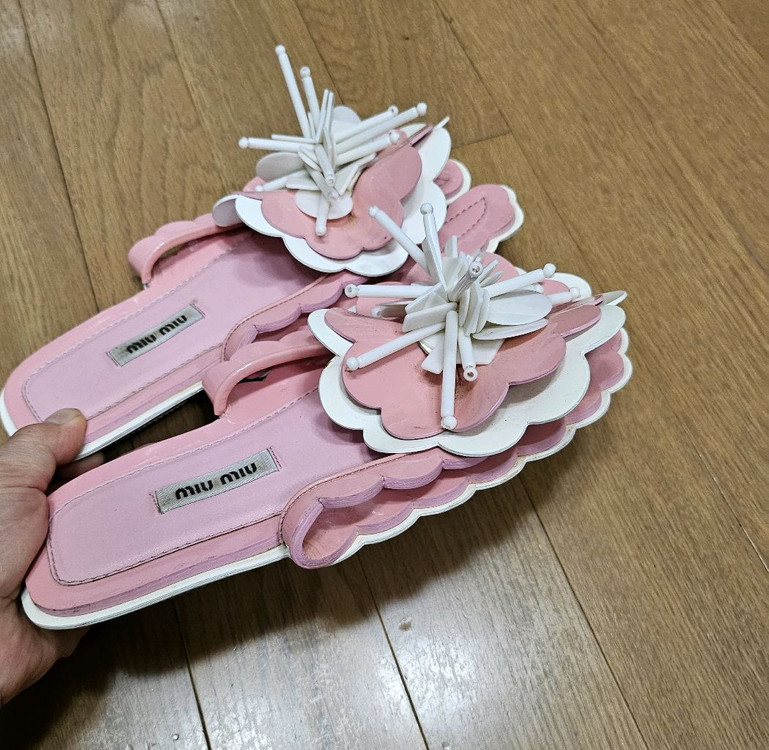 (정품) 미우미우 플라워 슬리퍼 35사이즈 (여자 신발 샌들)--2