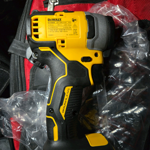미사용 새상품) 디월트 임팩드라이버 dcf809