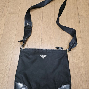 (정품) 프라다 포코노 나일론 크로스백 블랙 (명품 남자 여자 가방)