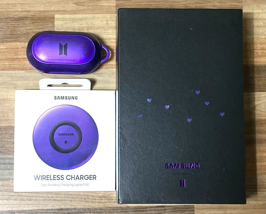 삼성 버즈+(SM-R175)전용 무선충전기BTS에디션 풀셋 이미지