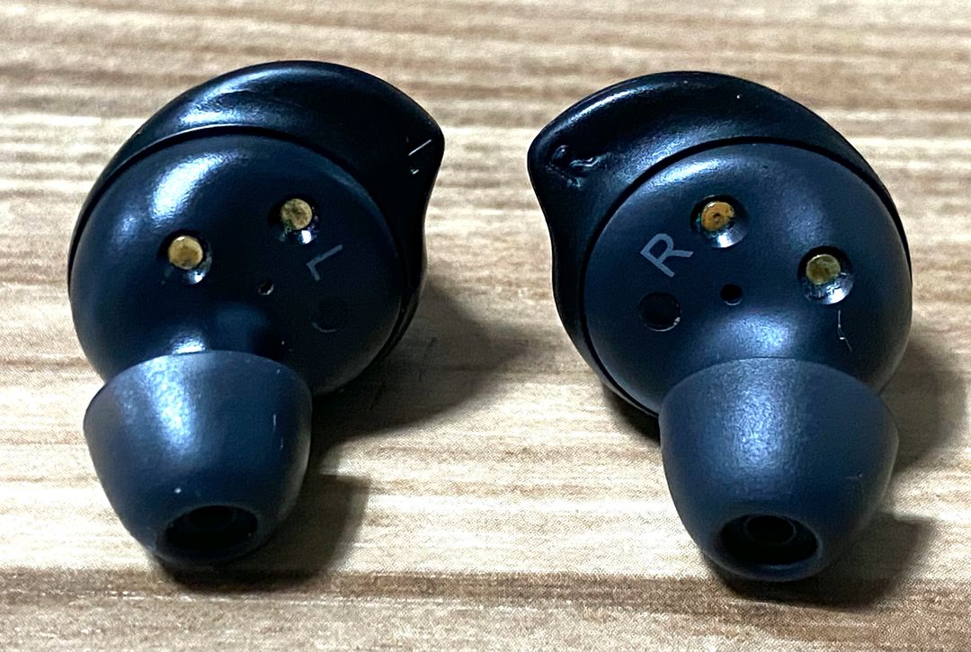 삼성 버즈+(SM-R175)전용 무선충전기BTS에디션 풀셋 이미지