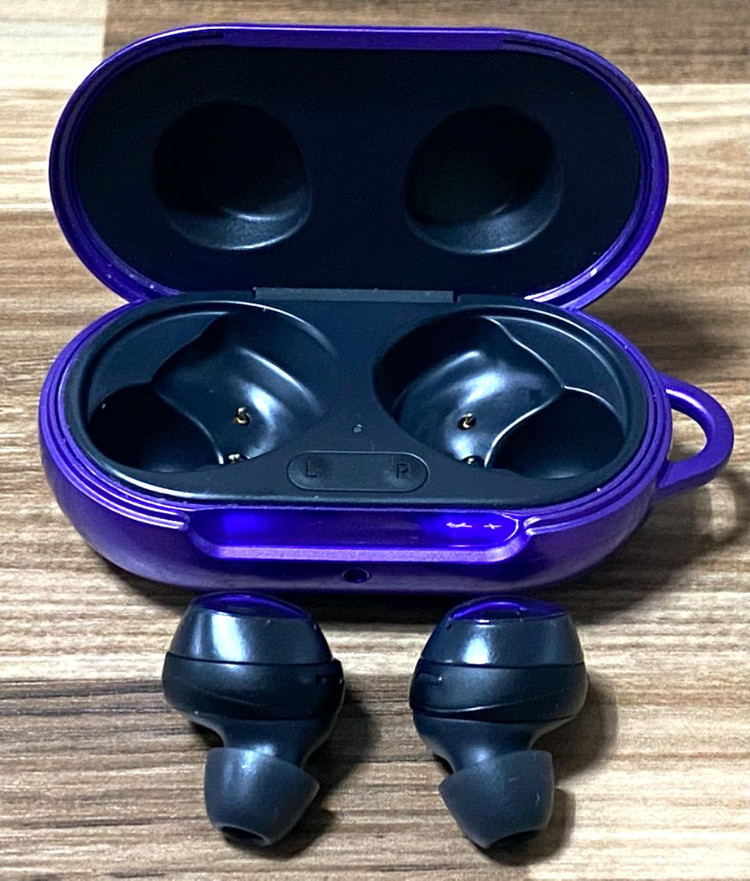 삼성 버즈+(SM-R175)전용 무선충전기BTS에디션 풀셋 이미지