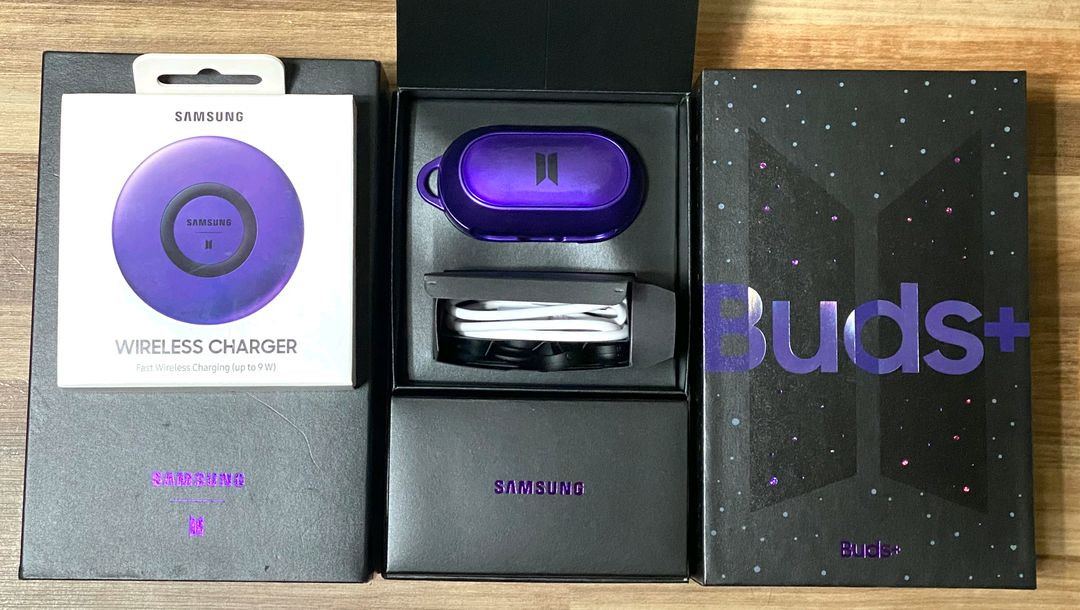 삼성 버즈+(SM-R175)전용 무선충전기BTS에디션 풀셋 이미지