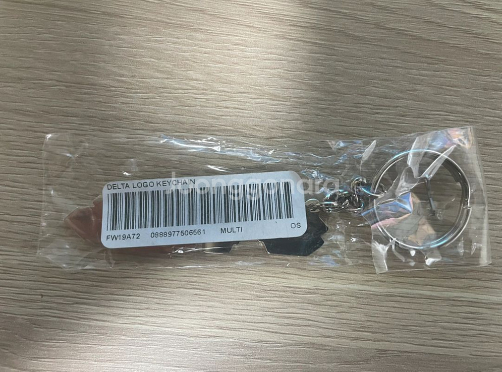 슈프림 델타 로고 키체인--1