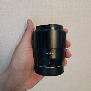 티티아티산 56mm F1.8 렌즈 후지마운트