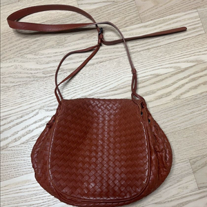 보테가 베네타 크로스백