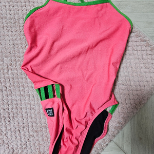 졸린 줄리안 로즈핀치28