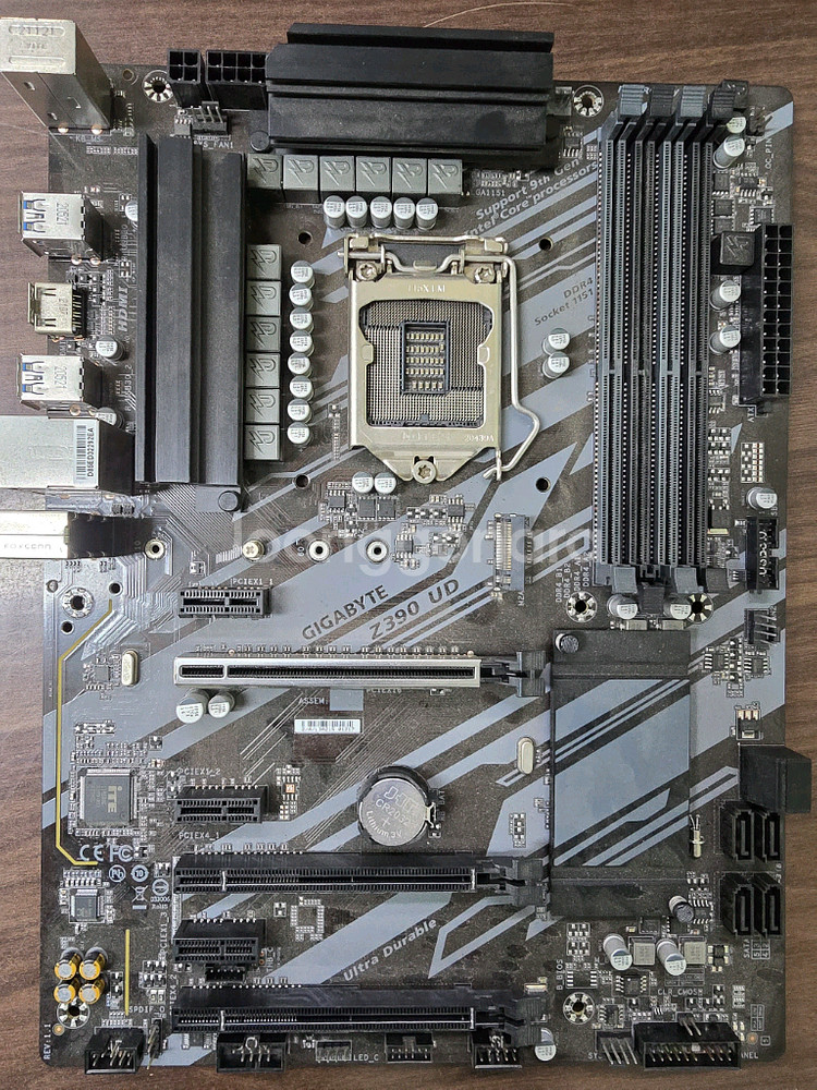 기가바이트 z390 메인보드--0