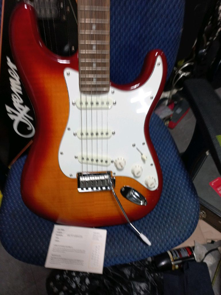 스콰이어 펜더 스텐다드 일렉기타 이미지