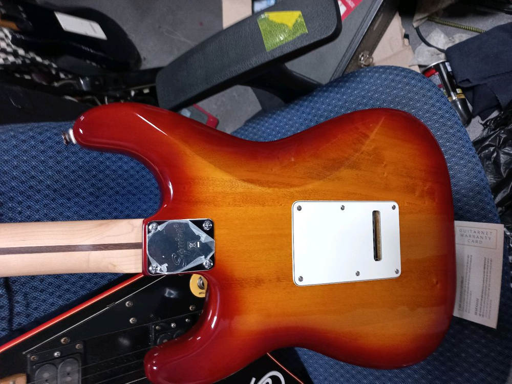 스콰이어 펜더 스텐다드 일렉기타 이미지