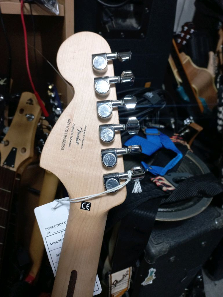 스콰이어 펜더 스텐다드 일렉기타 이미지