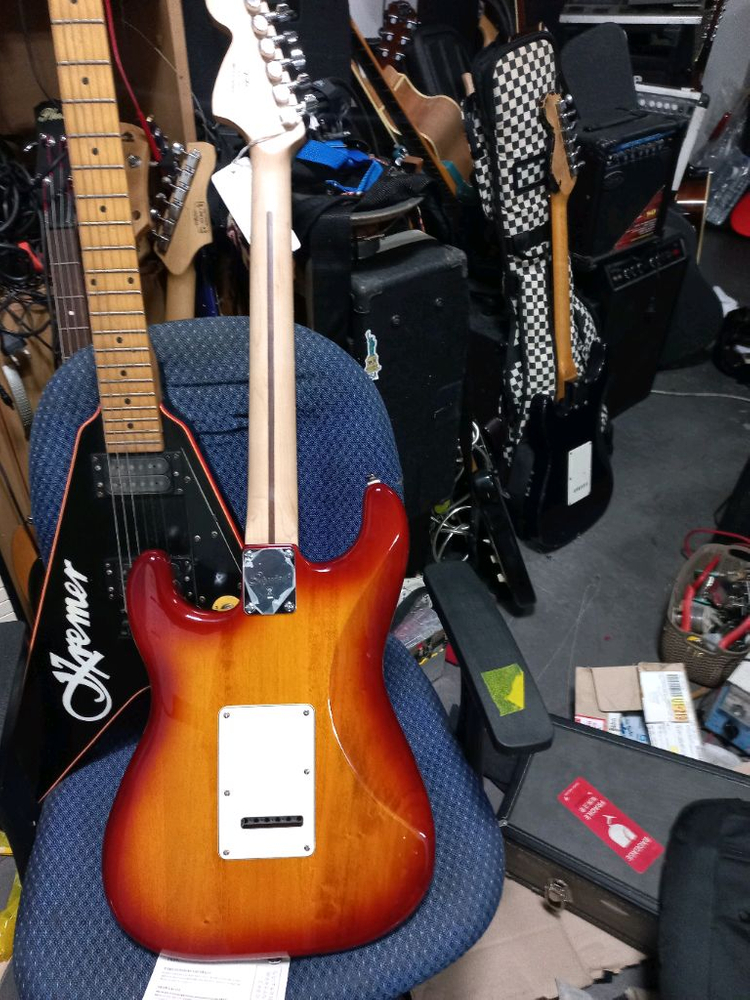 스콰이어 펜더 스텐다드 일렉기타 이미지