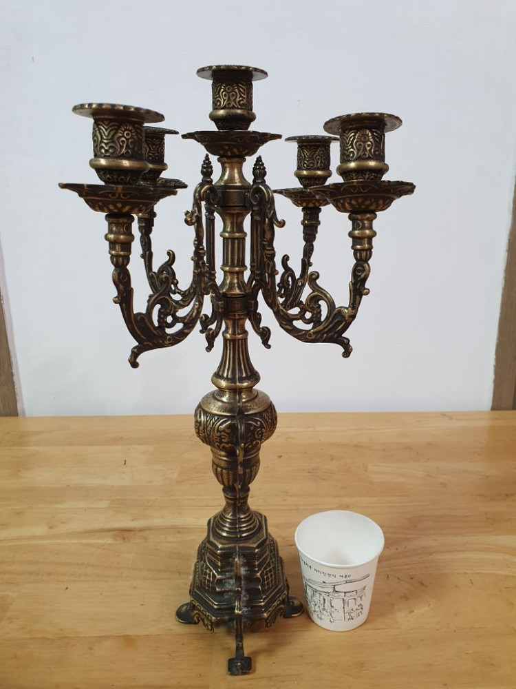 동 촛대 이미지