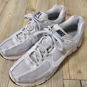 나이키 줌보메로5 바스트그레이 280