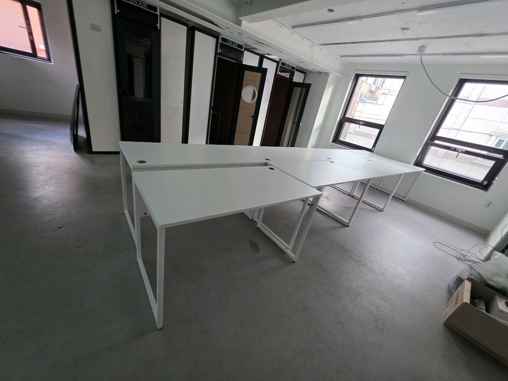 화이트 사무용 책상--1