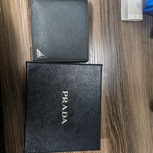 프라다 사피아노 반지갑