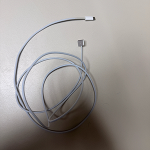 애플 정품 140w 충전기 미사용, 사용한 맥세이프3 케이블