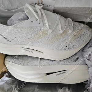 새제품 아디다스 아디제로 프라임 X 2 스트렁 클라우드 화이트 255 사이즈 런닝화 팝니다