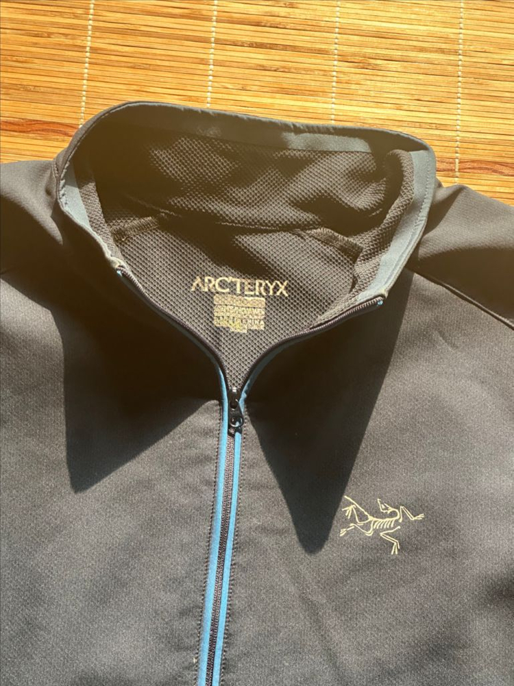 아크테릭스 하프 반집업 바람막이--1