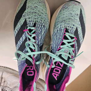 아디다스 프라임 스트렁 255사이즈 팝니다