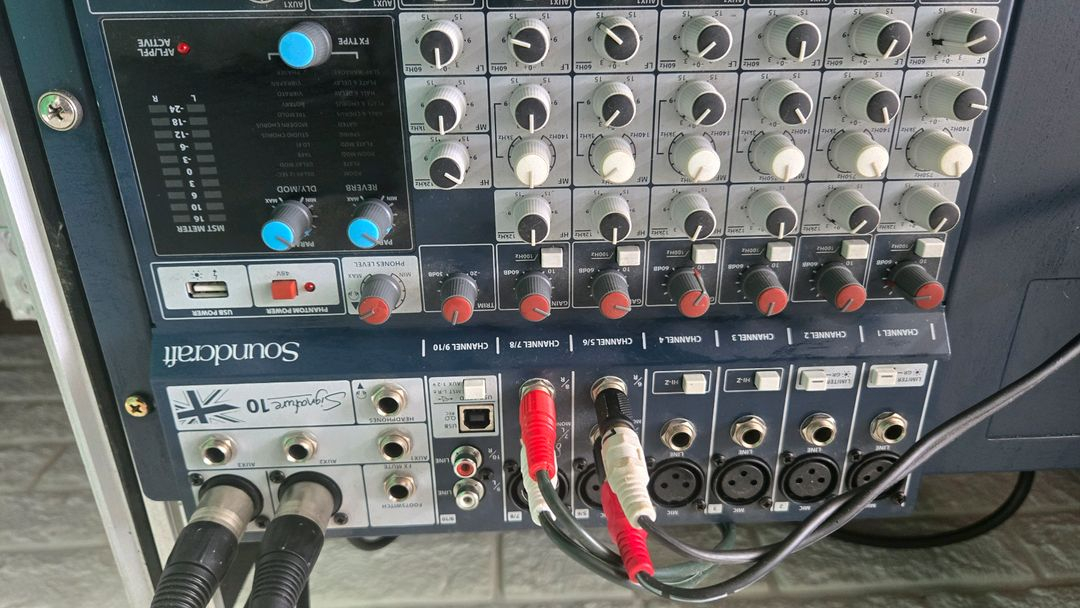 엠프 음향믹서 스피커 이미지