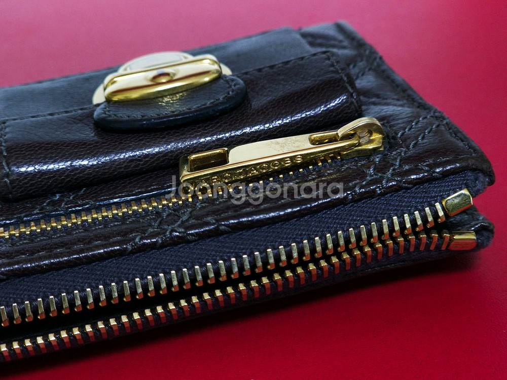 마크 제이콥스 퀼팅 투포켓 장지갑 다크브라운(정품)--5