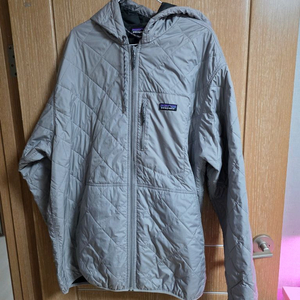 파타고니아 퀼팅바람막이 그레이실버 색상
