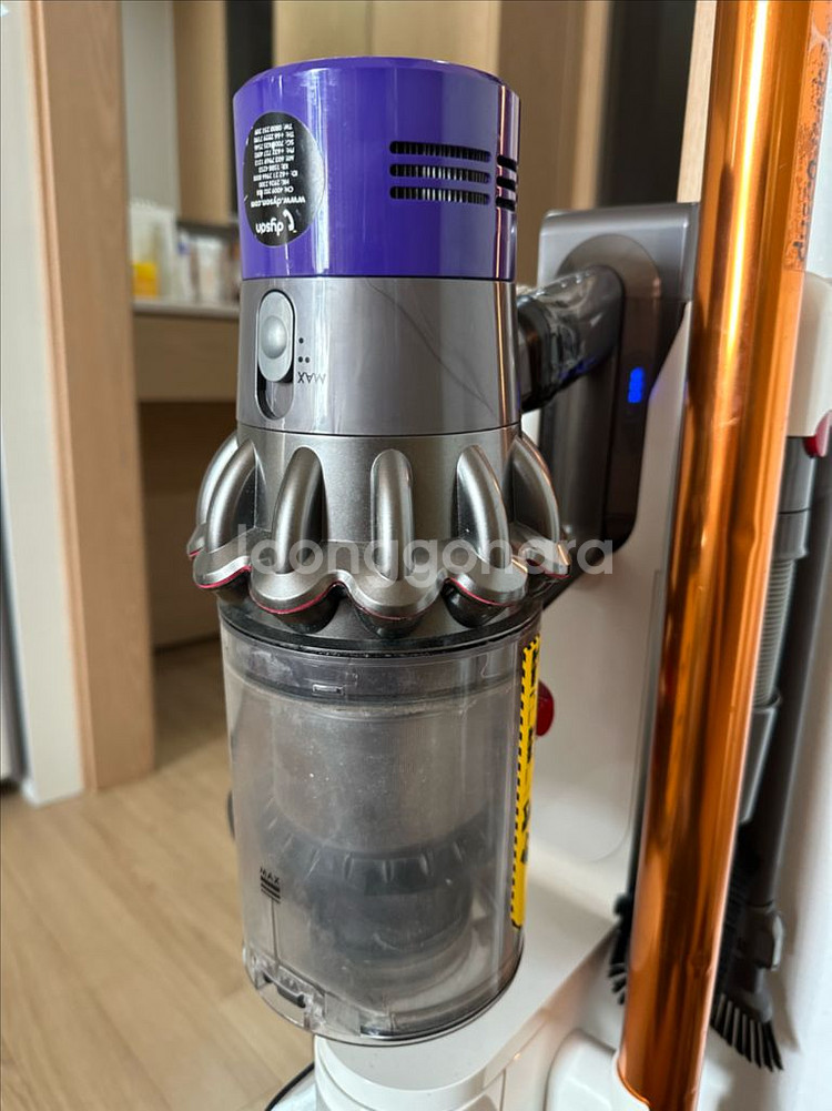 다이슨 V10 무선청소기--2