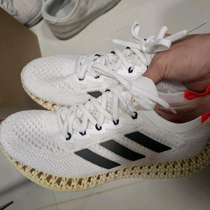 아디다스 4d 포워드 도쿄 255 사이즈 팝니다