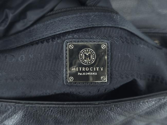 메트로시티 M171MQ0563Z 퀼팅 체인 블랙 골드 숄더백 클래식 M로고 가죽백 크로스백--8