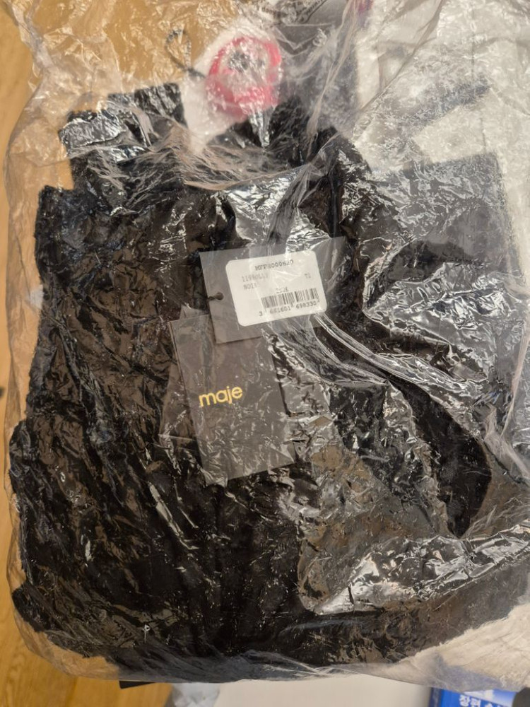 (새상품) 마쥬 폴카 도트 블랙 벨벳 원피스 1사이즈--5