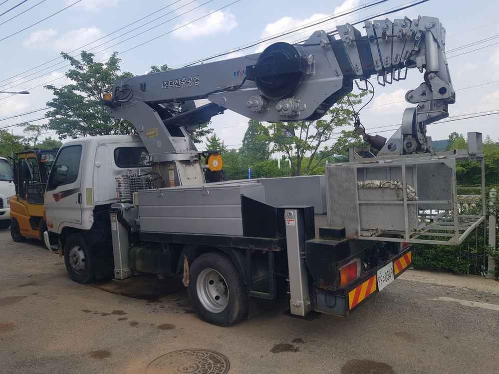 현대E마이티 3.5톤 스카이 (고소작업차) 크레인탑재 높이 28M 2011년식 팝니다. 특AA급 이미지