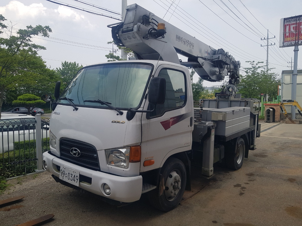 현대E마이티 3.5톤 스카이 (고소작업차) 크레인탑재 높이 28M 2011년식 팝니다. 특AA급 이미지