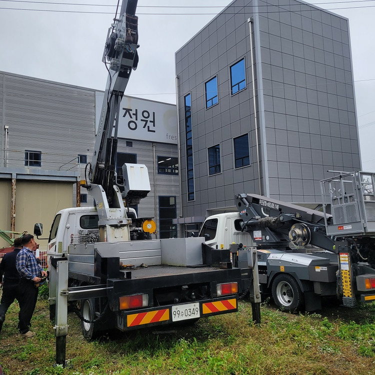 현대E마이티 3.5톤 스카이 (고소작업차) 크레인탑재 높이 28M 2011년식 팝니다. 특AA급 이미지