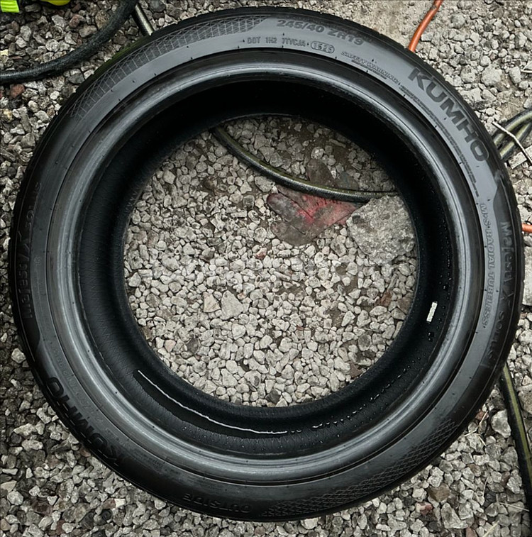 245 40 19금호중고타이어한대분2454019--2