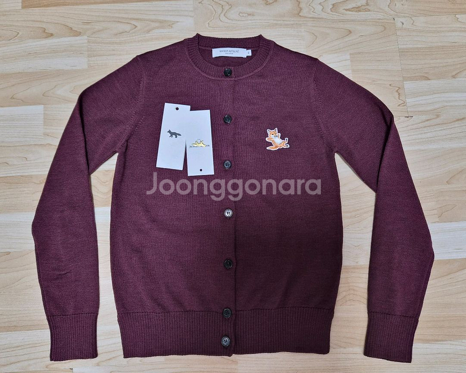 (택O,새옷)한정판 메종키츠네 여성 칠랙스 울 가디건 폭스 헤드 니트 버건디--0
