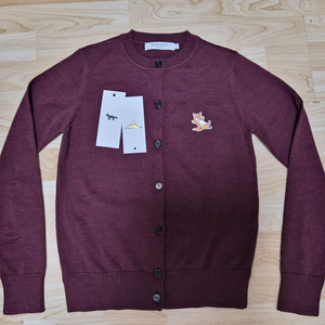 (택O,새옷)한정판 메종키츠네 여성 칠랙스 울 가디건 폭스 헤드 니트 버건디