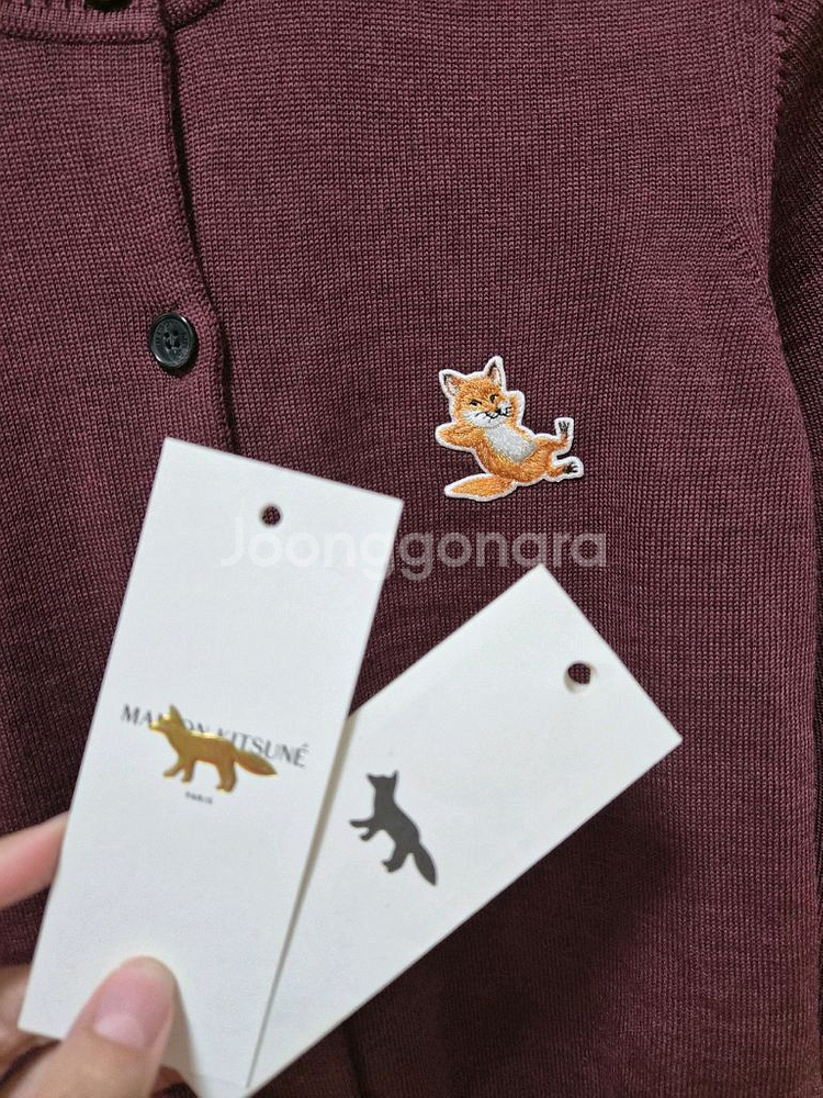 (택O,새옷)한정판 메종키츠네 여성 칠랙스 울 가디건 폭스 헤드 니트 버건디--3