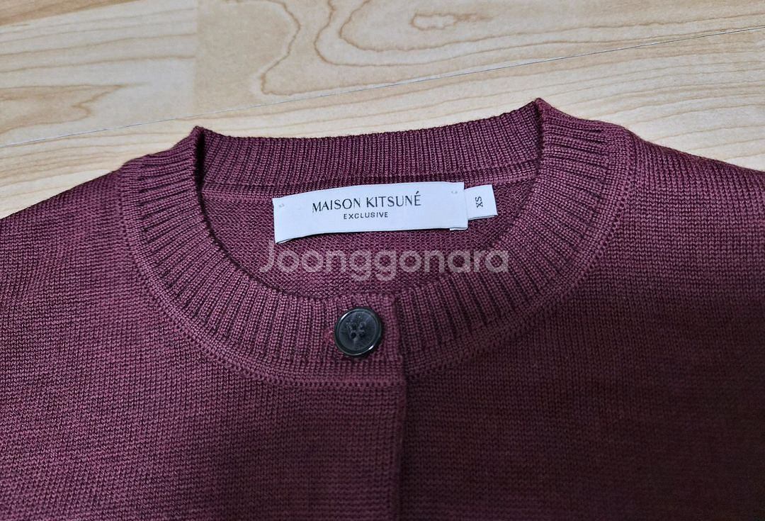 (택O,새옷)한정판 메종키츠네 여성 칠랙스 울 가디건 폭스 헤드 니트 버건디--9