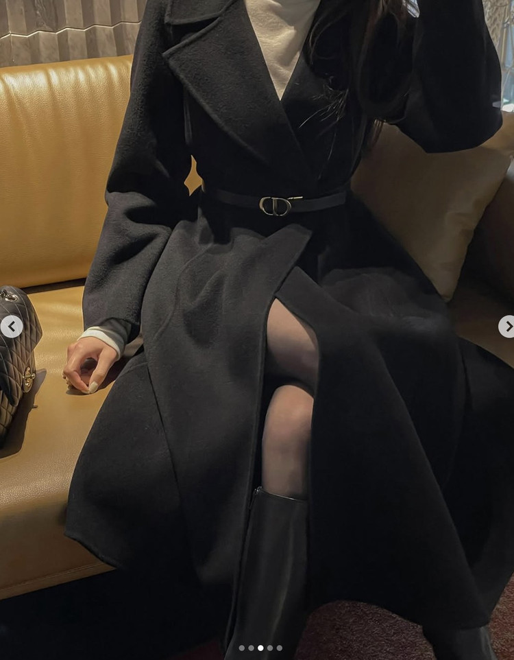 지수다움 로니 코트 블랙--1