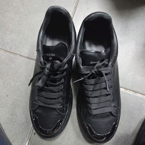 알렉산더맥퀸 스니커즈275